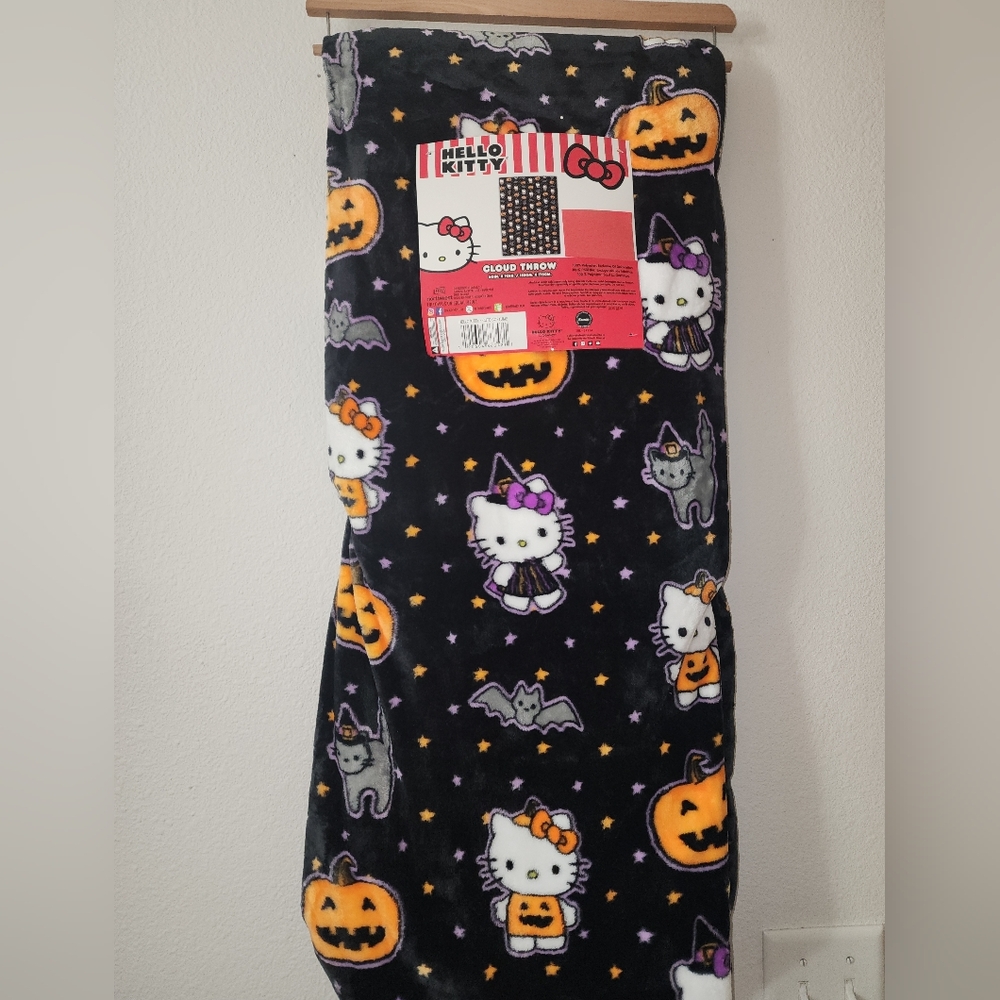NWT HELLO KITTY HALLOWEEN THROW/ BATS🦇PUMPKINS🎃🐈‍⬛️CATS🐈‍⬛️🎃🦇🐈‍⬛️🎃🦇🐈‍⬛